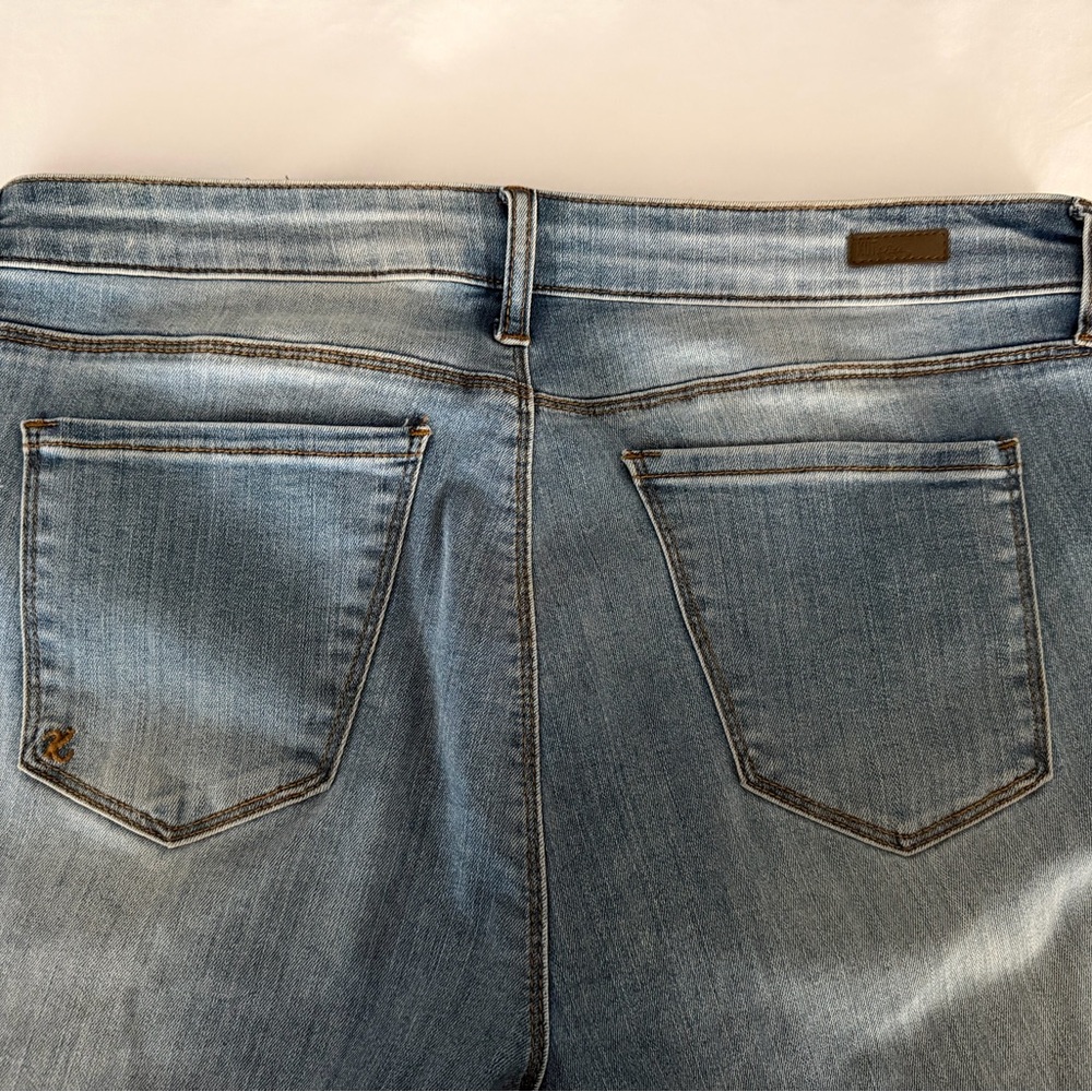 Light Blue Women’s Jeans - Crop Skinny by Kut from the Kloth size 14 - Picture 3 of 4